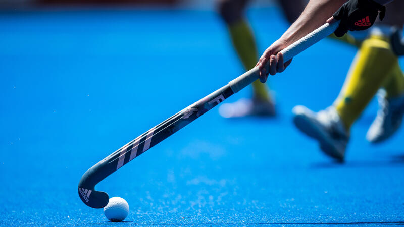 Weiter ungeschlagen! Aber Hockey-Frauen müssen noch bangen