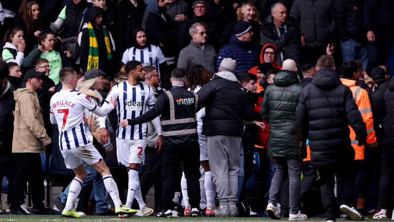 Skandalöse Szenen! Derby im FA Cup von Randale überschattet