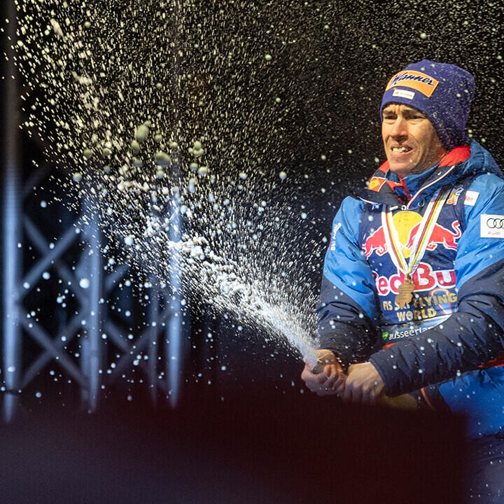 Skiflug-Weltmeister! Kraft kann sein Glück nicht fassen