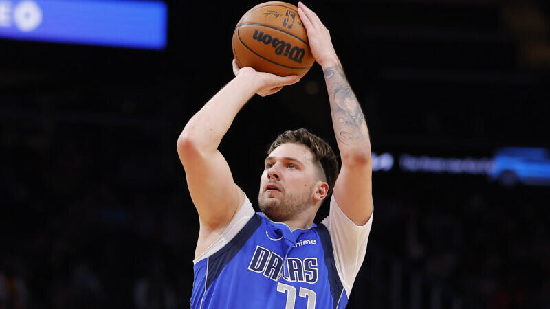 Doncic schreibt bei Mavericks-Sieg über Hawks <a href='/de/daten/news/basketball/nba/' class='tag'>NBA</a>-Geschichte