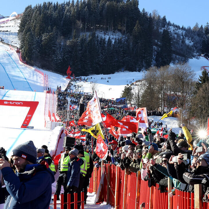 Klimaaktivisten störten mit Aktion Zufahrt nach Kitzbühel