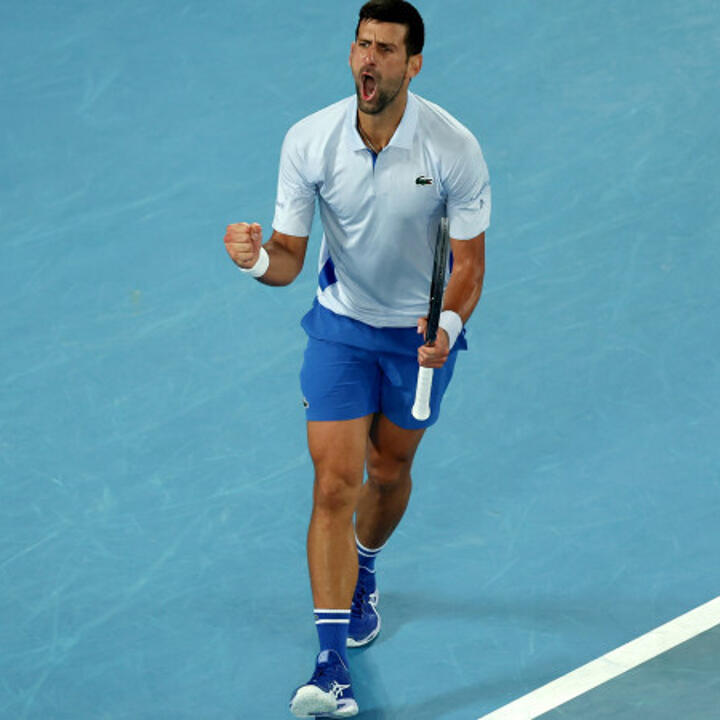 Djokovic müht sich gegen Debütant in Runde zwei