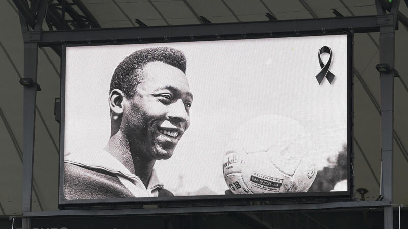 Spektakulär! Christusstatue erstrahlt im Pele-Trikot