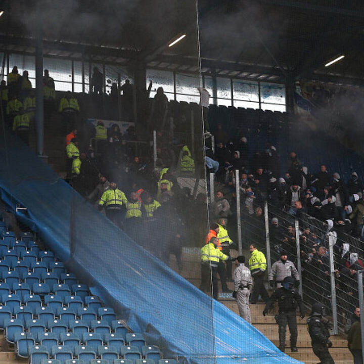 Schalke-Sieg in Rostock wird von Fan-Tumulten überschattet