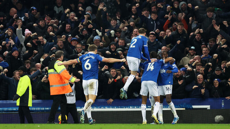 Everton bezwingt Newcastle klar, Tottenham vergibt Führung