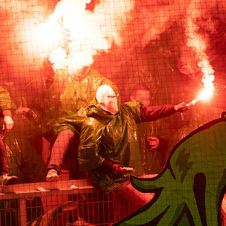 Pyro-Wahnsinn in Altach: Vorarlberg-Derby kurz vor Abbruch