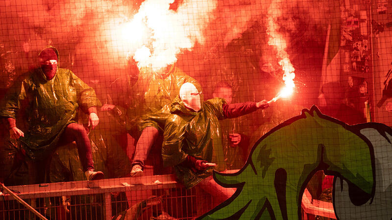 Pyro-Wahnsinn in Altach: Vorarlberg-Derby kurz vor Abbruch