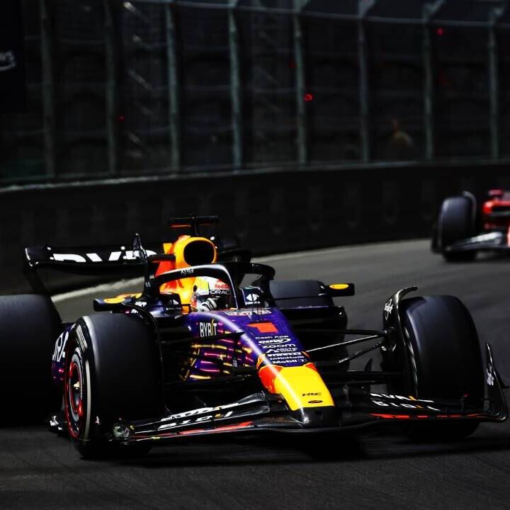 Verstappen gewinnt actionreichen Grand Prix von Las Vegas