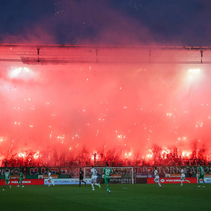 Pyrotechnik: Saftige Strafen gegen Sturm und Rapid!