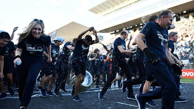 Red Bull in Feierlaune! Die Bilder der WM-Party in Japan