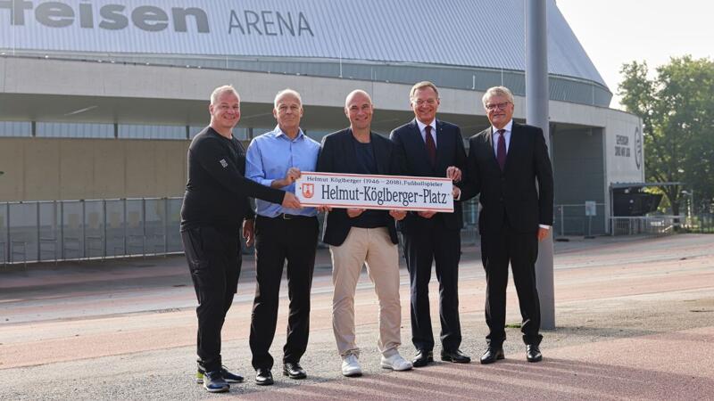 <a href='/de/daten/news/fussball/lask/' class='tag'>LASK</a>: Helmut-Köglberger-Platz mit Straßenschild eingeweiht