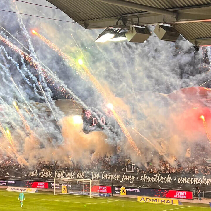 Feuerwerk! Sturm-Fans sorgen für Unterbrechung