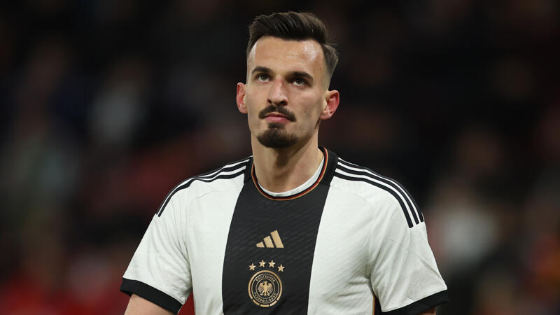 Mergim Berisha verlässt den <a href='/de/daten/news/fussball/fc-augsburg/' class='tag'>FC Augsburg</a>