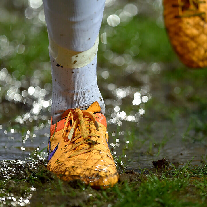 Zu viel Regen! Behörden sagen Bundesliga-Derby ab