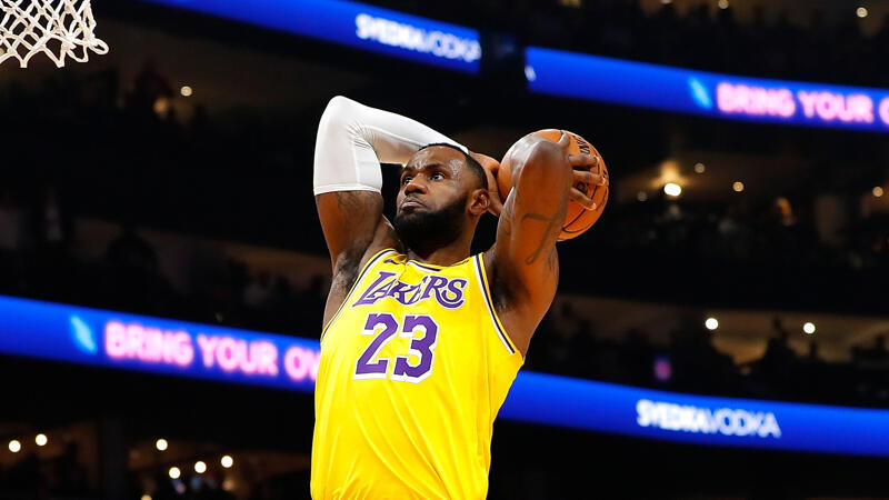 <a href='/de/daten/news/basketball/nba/' class='tag'>NBA</a>-Superstar LeBron James setzt Karriere fort