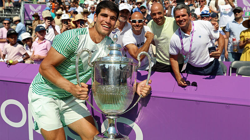 Alcaraz mit erstem Rasen-Titel vor <a href='/de/daten/news/tennis/wimbledon/' class='tag'>Wimbledon</a> wieder Nummer 1