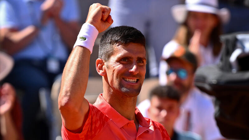 Djokovic gibt einen Satz ab - steht aber im Paris-Halbfinale