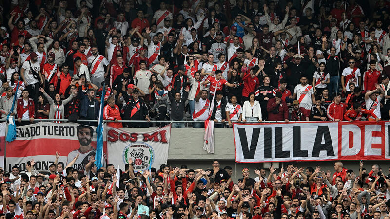 Tragisch! Fan stürzt bei River-Plate-Spiel in den Tod