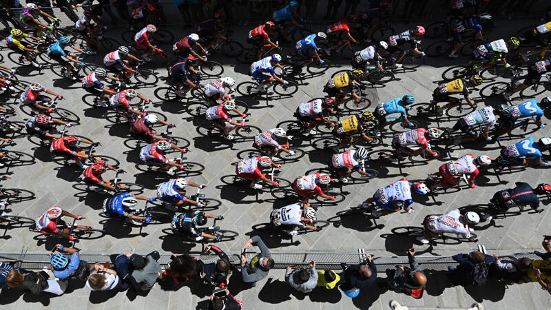 Schwere Stürze überschatten fünfte Giro-Etappe