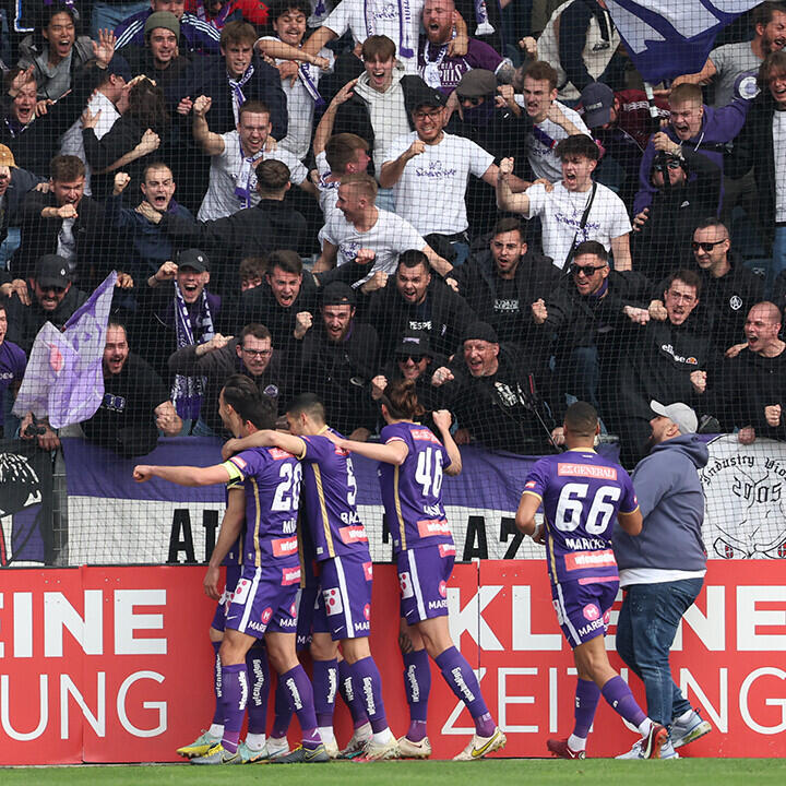 Schrecksekunde: Austria-Fan stürzt in Stadiongraben