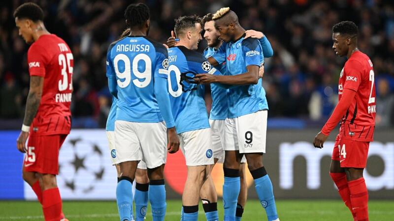 Napoli lässt <a href='/de/daten/news/fussball/eintracht-frankfurt/' class='tag'>Eintracht Frankfurt</a> keine Chance