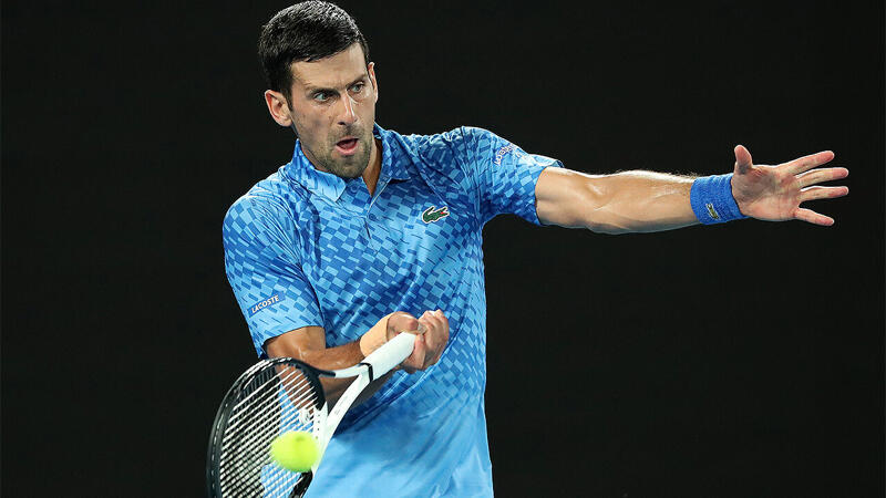 <a href='/de/daten/news/tennis/novak-djokovic/' class='tag'>Novak Djokovic</a> startet souverän in die <a href='/de/daten/news/tennis/australian-open/' class='tag'>Australian Open</a>