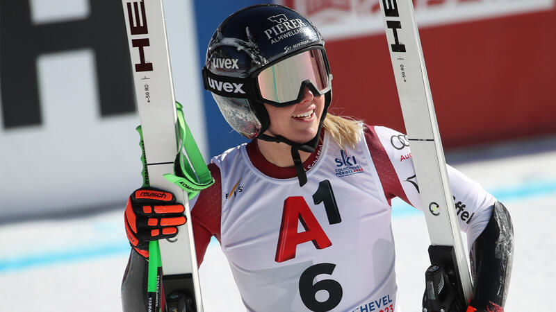 <a href='/de/daten/news/ski-alpin/cornelia-huetter/' class='tag'>Cornelia Hütter</a> fährt im Super-G der Frauen zu BRONZE!