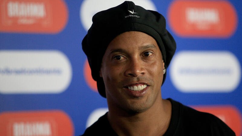 Wie der Vater: Ronaldinho-Spross zum <a href='/de/daten/news/fussball/fc-barcelona/' class='tag'>FC Barcelona</a>