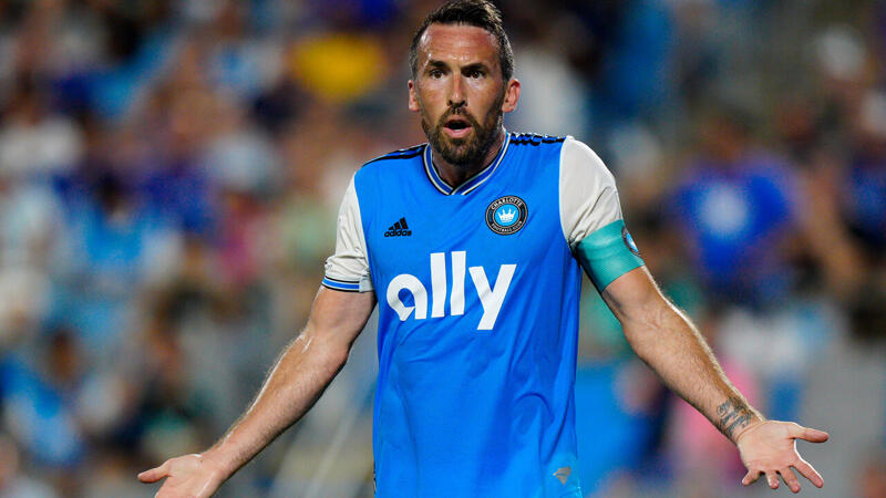 <a href='/de/daten/news/christian-fuchs/' class='tag'>Christian Fuchs</a> sieht Rot nach Tätlichkeit