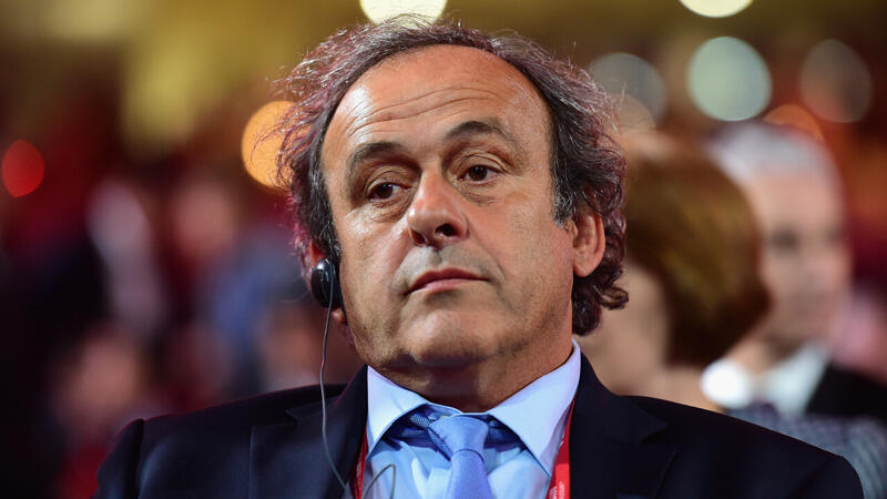 Michel Platini zieht sich aus dem <a href='/de/daten/news/fussball/fussball/' class='tag'>Fußball</a> zurück