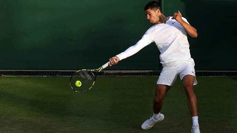 Alcaraz in Wimbledon nach Dreisatzsieg weiter