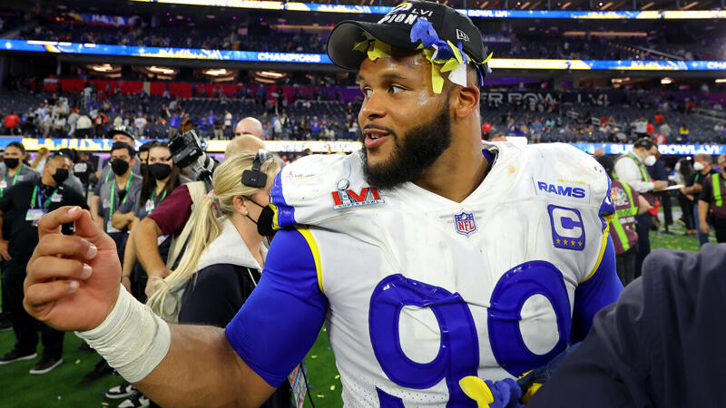 <a href='/de/daten/news/american-football/nfl/' class='tag'>NFL</a>: Aaron Donald unterschreibt Rekordvertrag