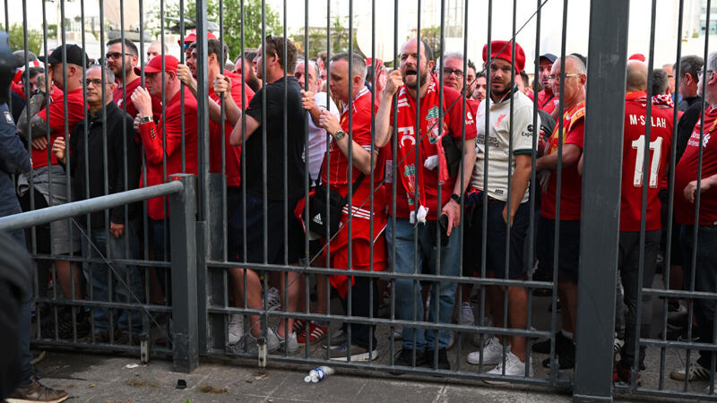 Tumulte verschieben Beginn des CL-Finales