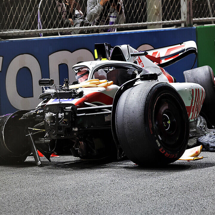 Heftiger Crash von Schumacher im Jeddah-Qualifying