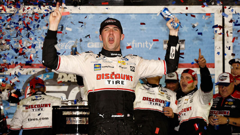 NASCAR-Neuling gewinnt Daytona-500-Rennen