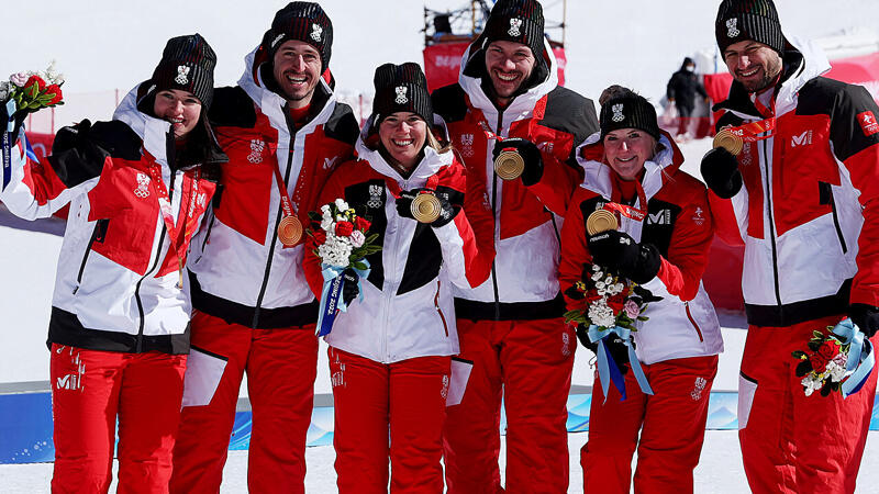 GOLD für Österreichs Ski-Team im Mixed-Bewerb