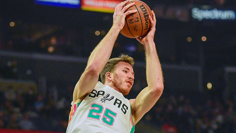 Spurs lehnen Bulls-Angebot für <a href='/de/daten/news/basketball/jakob-poeltl/' class='tag'>Jakob Pöltl</a> ab