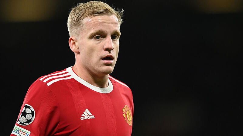 Manchester United verleiht van de Beek