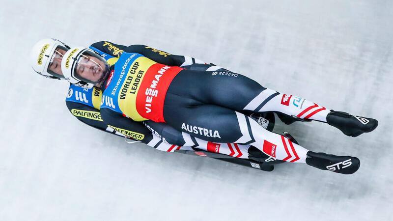 ÖRV-Asse rodeln in Oberhof am Podest vorbei