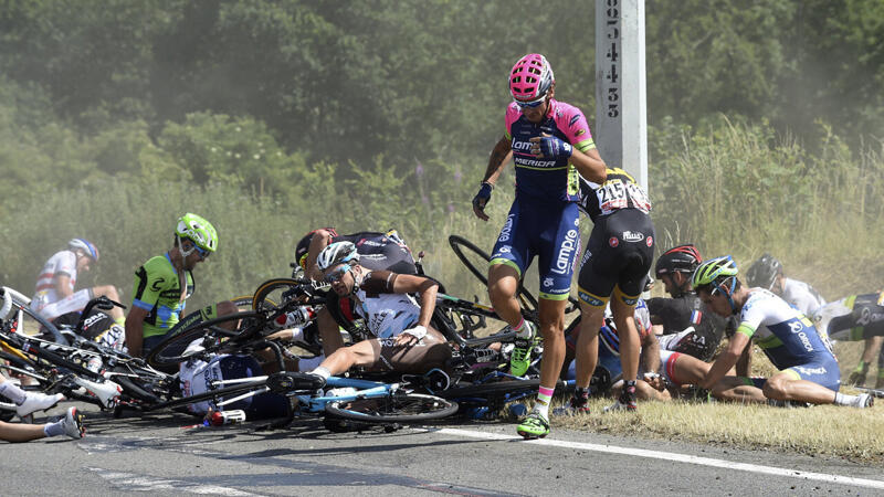 Zwei Massenstürze zum Auftakt der Tour de France