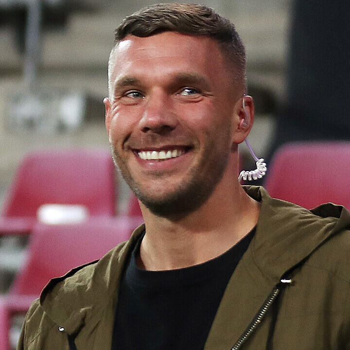 Lukas Podolski schimpft nach Hummels-Rot über VAR