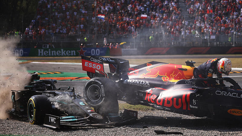 Hamilton und Verstappen crashen wieder!