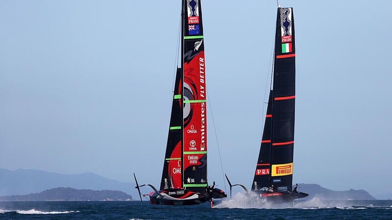 Titelverteidiger ist im 36. America's Cup Favorit 