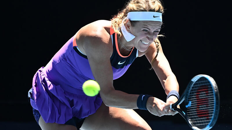 Azarenka mit Atemproblemen out