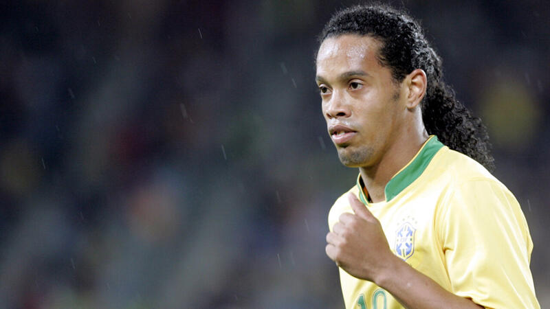 4. RONALDINHO