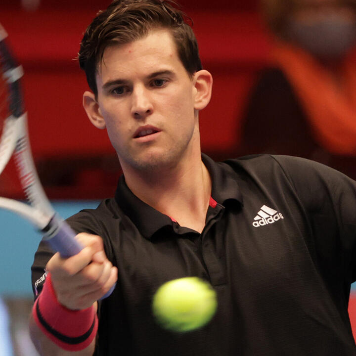 Thiem plagt sich ins Achtelfinale