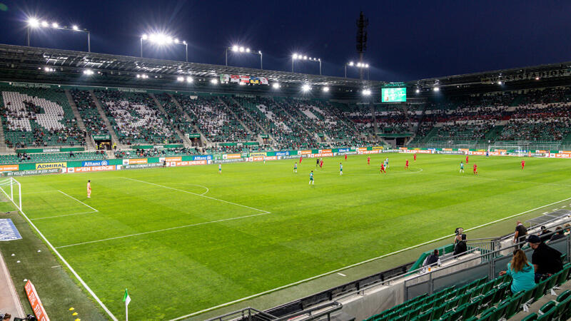 Rapid-Fans halten sich im Stadion an Corona-Regeln