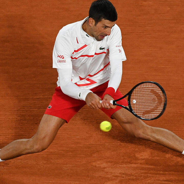 Djokovic nach kuriosem Moment locker weiter