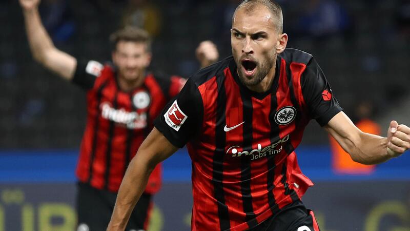 <a href='/de/daten/news/fussball/eintracht-frankfurt/' class='tag'>Eintracht Frankfurt</a> siegt trotz Hinti-Eigentor