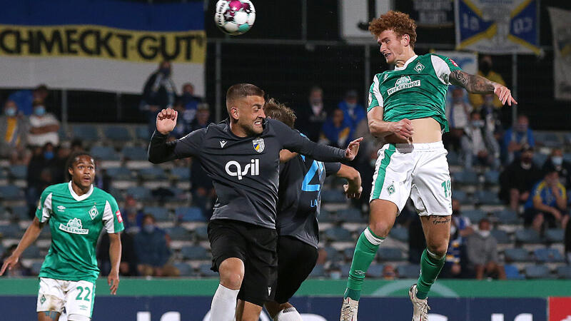 Werder Bremen müht sich im DFB-Pokal